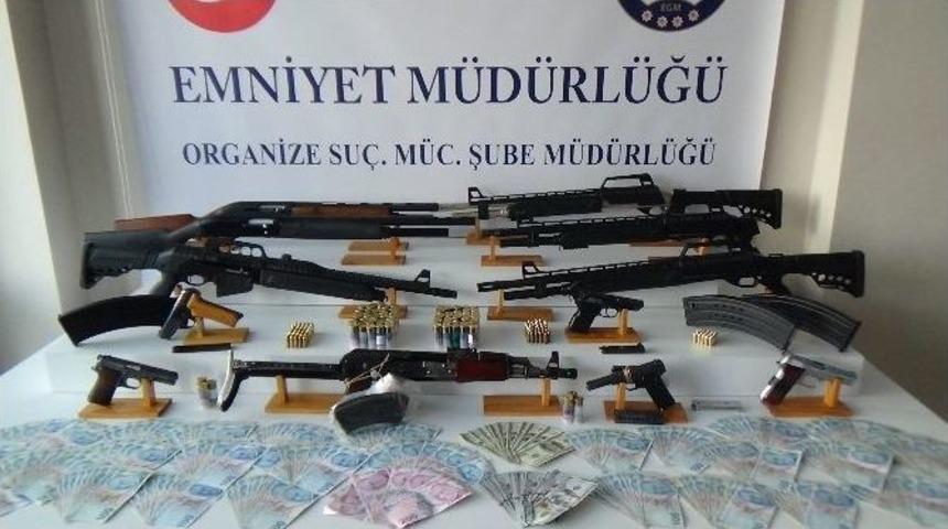 İstanbul&rsquo;da Silah Ka&ccedil;ak&ccedil;ılığı Operasyonu: 6 Tutuklama