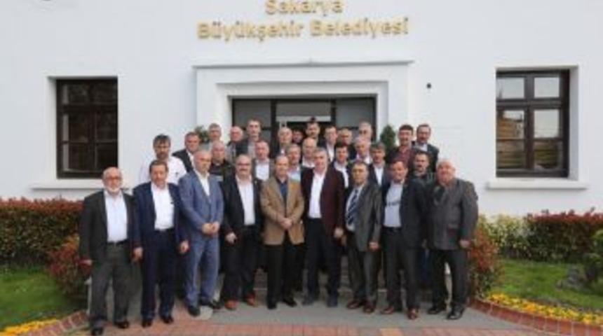 Muhtar İsmet İskefiyeli Sakarya B&uuml;y&uuml;kşehir Belediye Başkanı Zeki To&ccedil;oğlu&rsquo;nu Ziyaret Etti