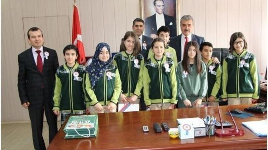 &Ouml;ğrenciler, Vergi Dairesi Başkanı Poyraz&rsquo;ı Ziyaret Etti