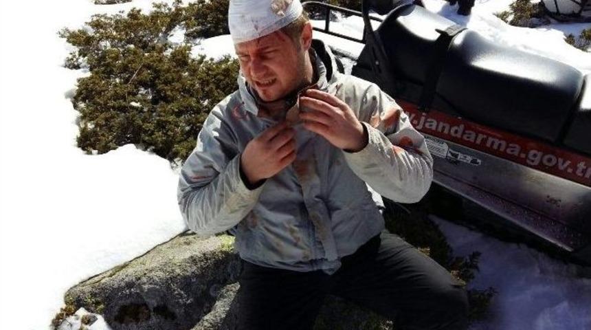 Uludağ&rsquo;da Kayalardan D&uuml;şt&uuml;, İmdadına Jak Yetişti