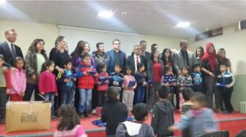 &Ccedil;ocuk Kitapları Yazarı &Ouml;zeren, &Ouml;ğrencilerle Bir Araya Geldi