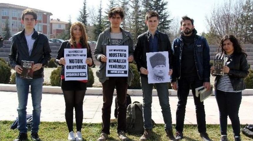 &Ouml;ğrencilerden &lsquo;nutuk&rsquo; N&ouml;beti