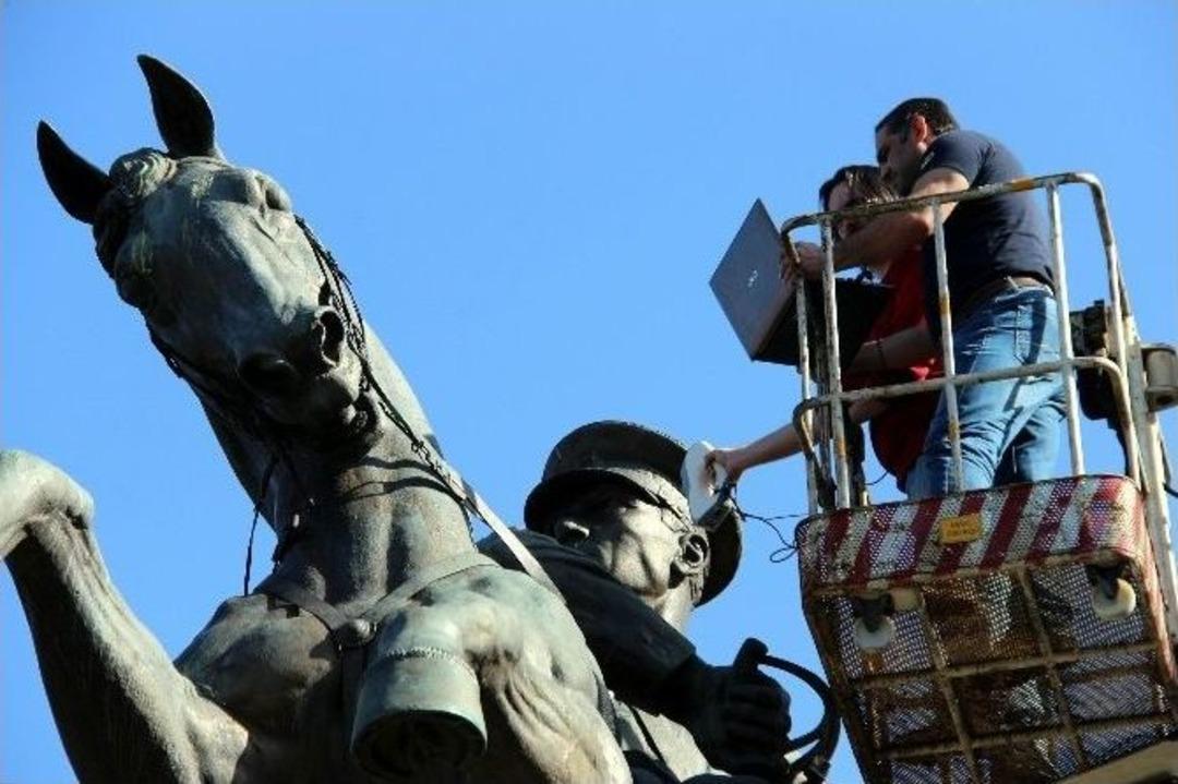 Dijital Atat&uuml;rk Heykeli