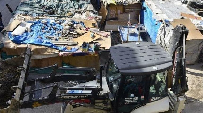 Yıldırım&rsquo;da Ka&ccedil;ak Barakalar Yıkılıyor