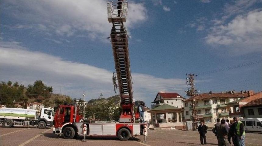 30 Metrelik Merdivene Sahip İtfaiye Aracını Test Ettiler