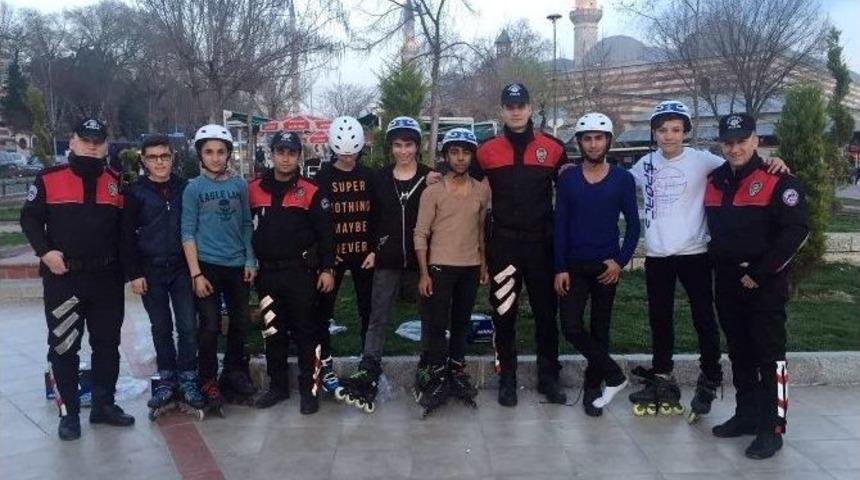 Yunuslardan, Patenci Gen&ccedil;lere Anlamlı Hediye