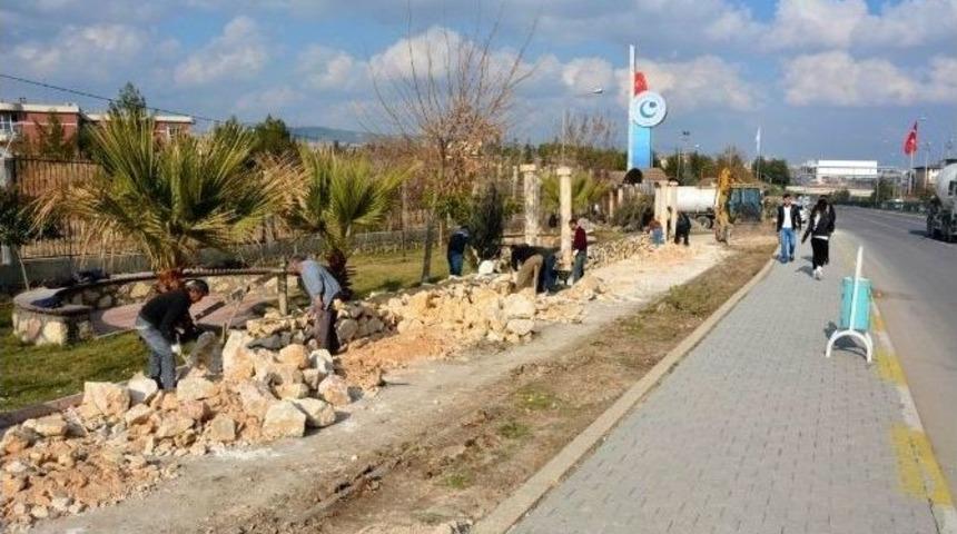 Adıyaman &Uuml;niversitesi &Ouml;n&uuml;nde Yol Genişletme &Ccedil;alışması