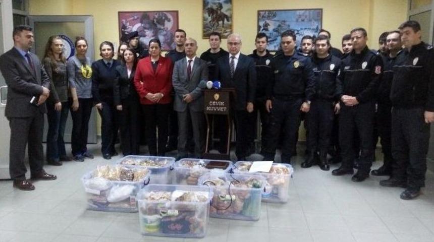 Polis Eşleri Şırnak&rsquo;taki Polislere Yemek G&ouml;nderdi