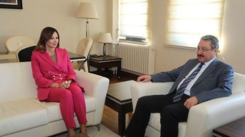 Azerbaycan Milletvekilinden Rekt&ouml;r G&uuml;ven&rsquo;e Ziyaret