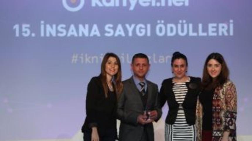 İa&uuml; İnsan Kaynakları Koordınat&ouml;rl&uuml;ğ&uuml;, &ldquo;insana Saygı &Ouml;d&uuml;l&uuml;&rdquo;n&uuml;n Sahıbı Oldu