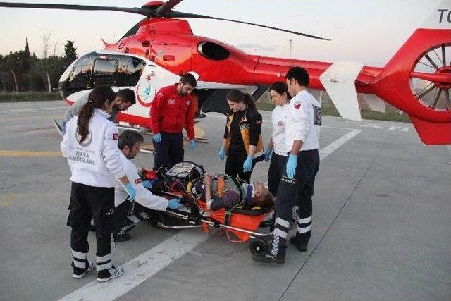 Minibüsün Çarptığı Yaşlı Kadının Yardımına Ambulans Helikopter Yetişti