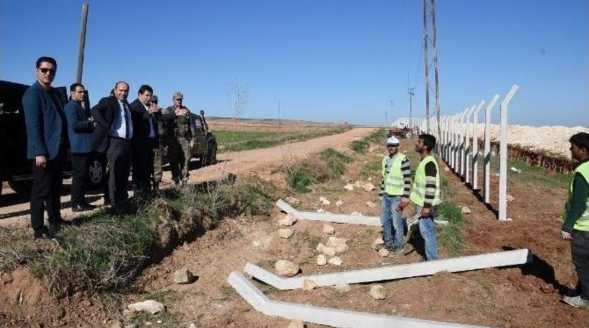 T&uuml;rkiye İle Suriye Sınırında G&uuml;&ccedil;lendirme &Ccedil;alışmaları Devam Ediyor