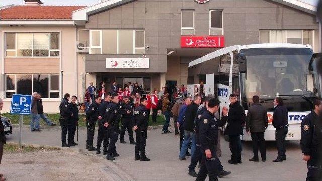 Yunanistan Göçmenleri Türkiye’ye İade Etti