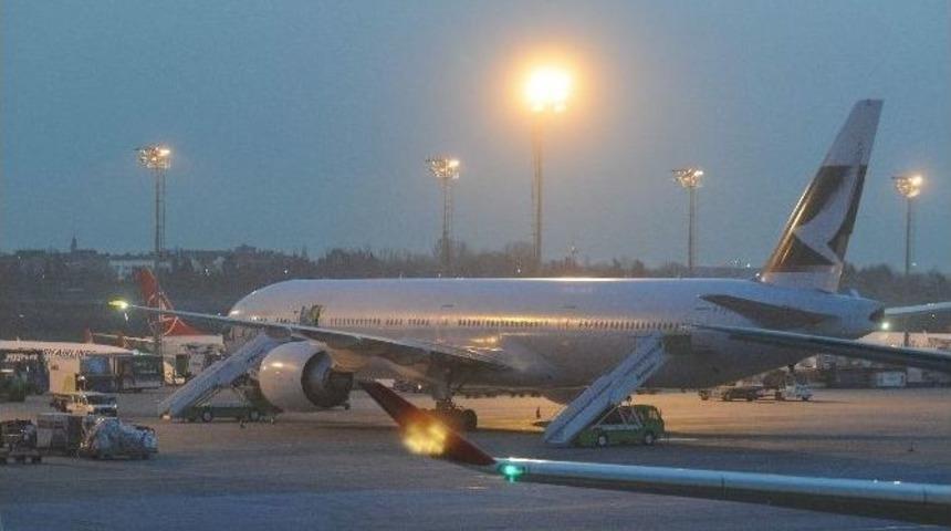 Cathay Pacıfıc U&ccedil;ağı İstanbul&rsquo;a Acil İniş Yaptı
