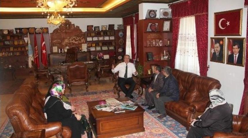 20 Temmuz İlkokulu Okul Aile Birliği &Uuml;yeleri, Belediye Başkanı &Uuml;nver&rsquo;i Ziyaret Etti