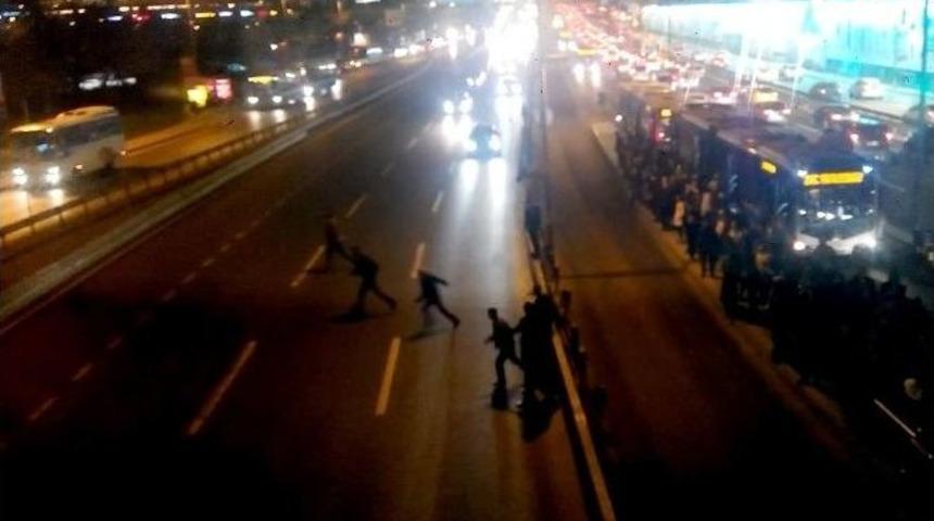 (&ouml;zel Haber) Hızla Akan Trafikte Canlarını Hi&ccedil;e Saydılar