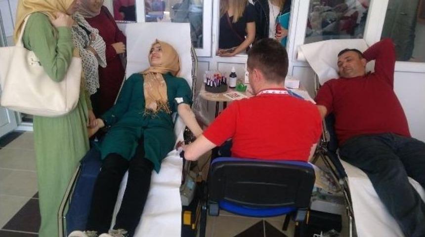 &Ouml;ğrencilerinden &rsquo;1 Kan 3 Can&rsquo; Kampanyasına Destek