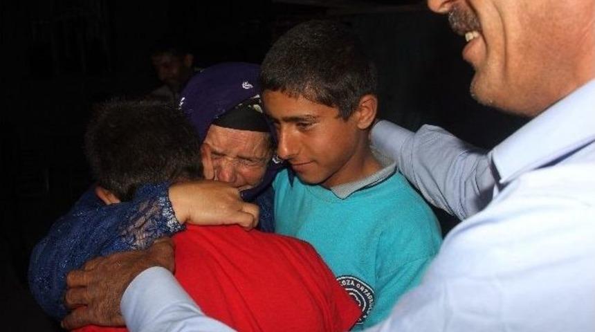 (özel) Kaçan Çocuklarına Kavuşan Annenin Sevinç Gözyaşları