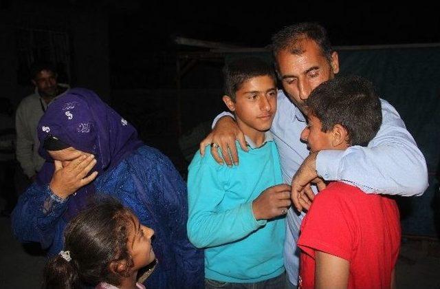 (özel) Kaçan Çocuklarına Kavuşan Annenin Sevinç Gözyaşları 1