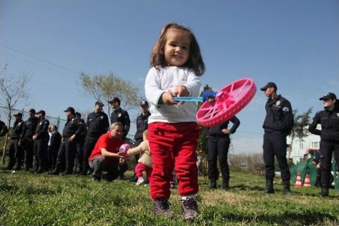 (&ouml;zel Haber) &Ccedil;ocuk Parkına Baz İstasyonu Mahalleyi Ayağa Kaldırdı