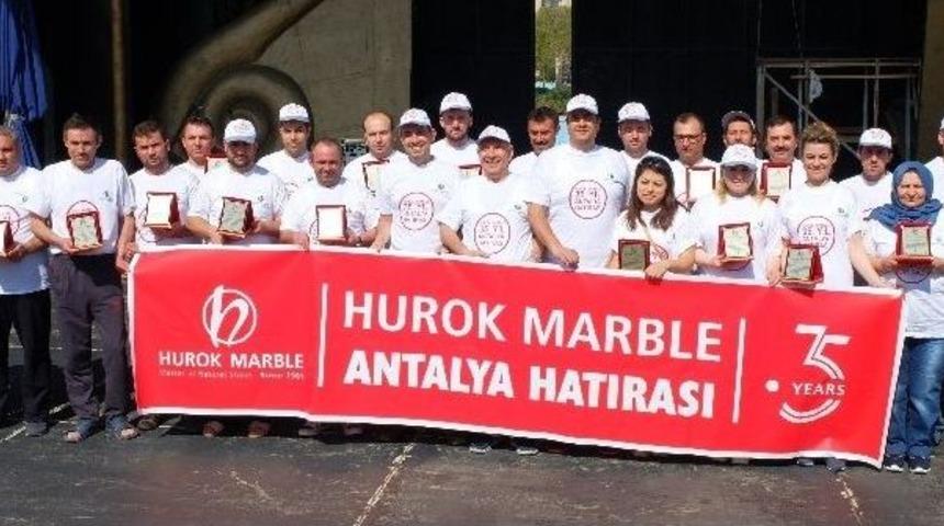 Hurok Marble&rsquo;den 35 &Ccedil;alışanına Anlamlı Plaket
