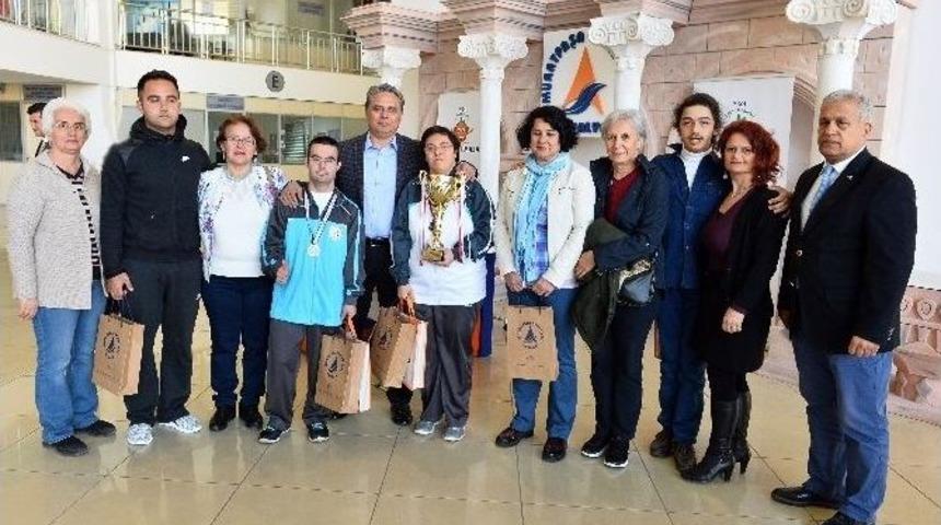 Uysal&rsquo;dan &Ouml;zel Sporculara Hediye