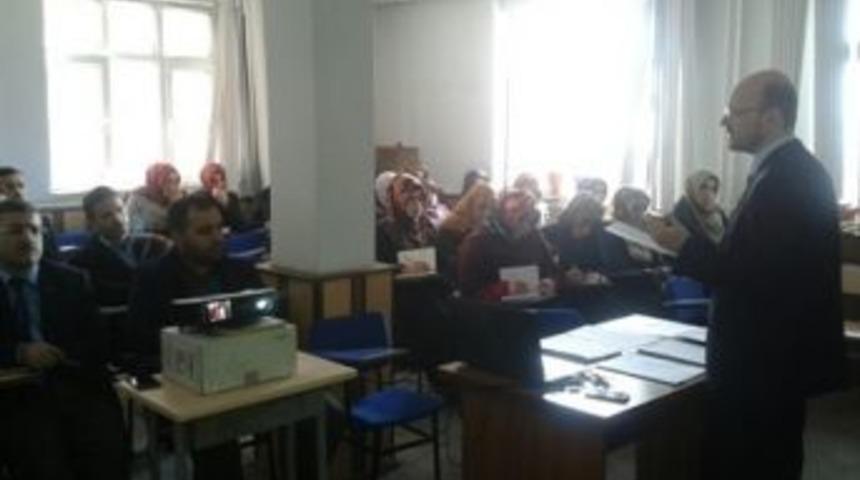 Hakkari M&uuml;ft&uuml;l&uuml;ğ&uuml;&rsquo;nde Eğitim Semineri