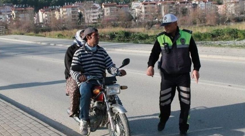 200 Motosiklet S&uuml;r&uuml;c&uuml;s&uuml;nden 168&rsquo;ine Ceza Uygulandı