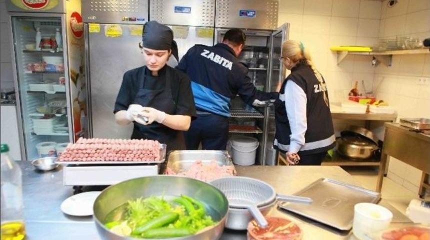 Bayraklı Zabıtası G&ouml;z A&ccedil;tırmıyor