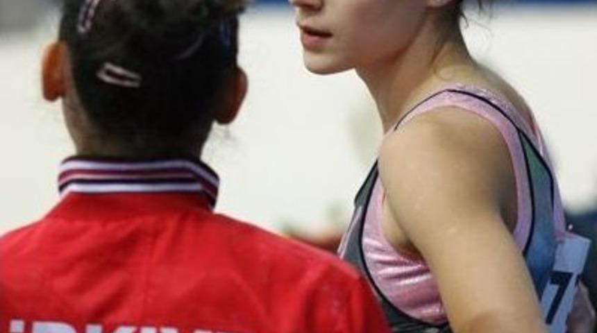 Efsane Cimnastik&ccedil;i Geri D&ouml;nd&uuml;