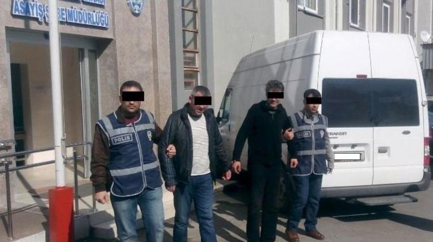 Sahte Kimlikle Kredi &Ccedil;ekmeye &Ccedil;alışan İki Kişi Yakalandı