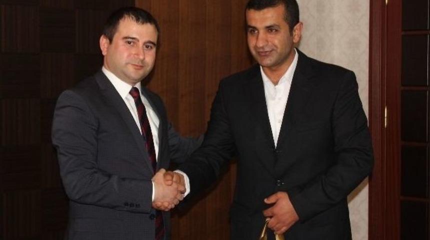 Uyuşturucu Maddeyi Yakalayan G&uuml;venlik G&ouml;revlisi &Ouml;d&uuml;llendirildi