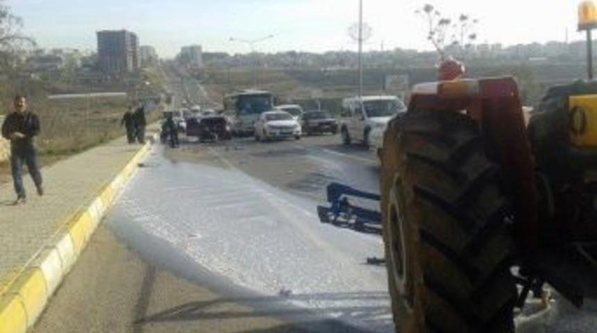 Otomobil Trakt&ouml;re &Ccedil;arptı: 1 Yaralı