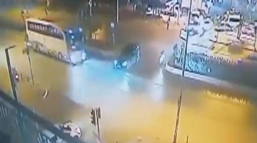 Otobüs Otomobili 100 Metre Sürükledi