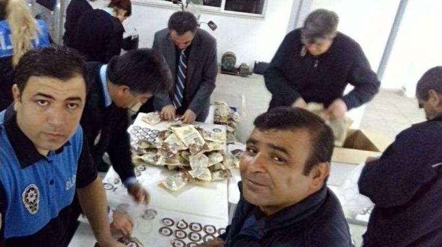 Ter&ouml;rle M&uuml;cadele Eden Asker Ve Polislere İncir Desteği