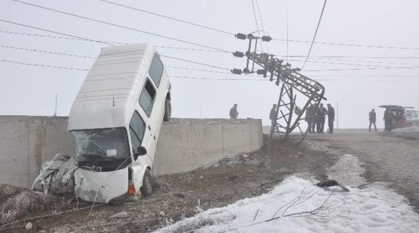 Patnos&rsquo;ta Trafik Kazası: 2 &Ouml;l&uuml;