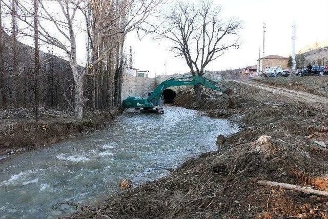 Yahyalı’da Kocaçay Deresi Düzenleniyor