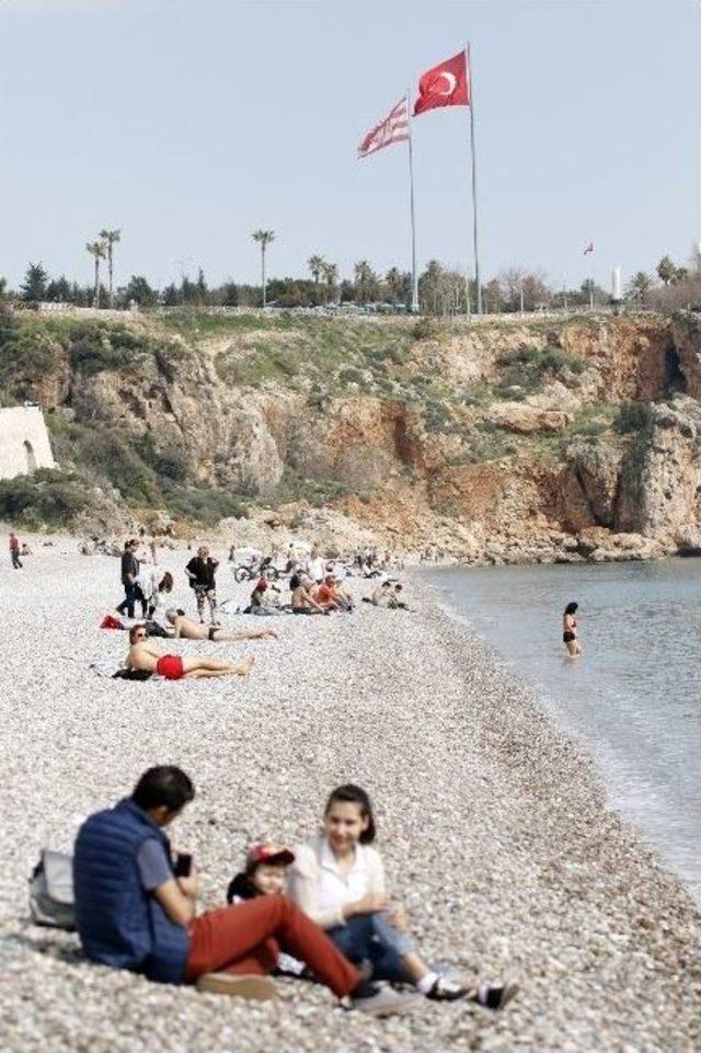 Antalya’da Mart Ayında Deniz Keyfi