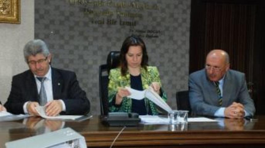 İzmit Belediyesi Masa, Sandalye Alacak