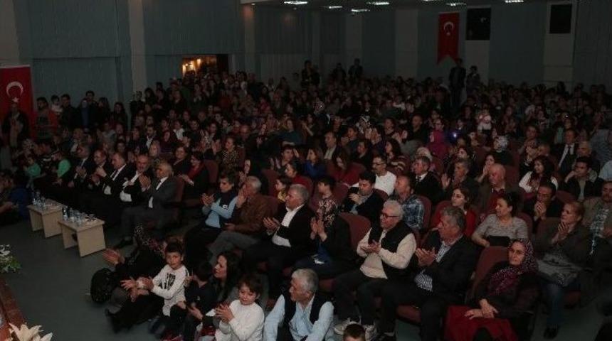 &Ouml;zay G&ouml;nl&uuml;m Denizli&rsquo;de T&uuml;rk&uuml;leriyle Anıldı