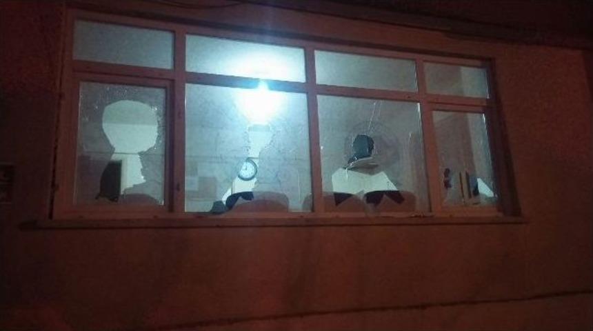 Sakarya&rsquo;da Belediyeye Taşlı Saldırı