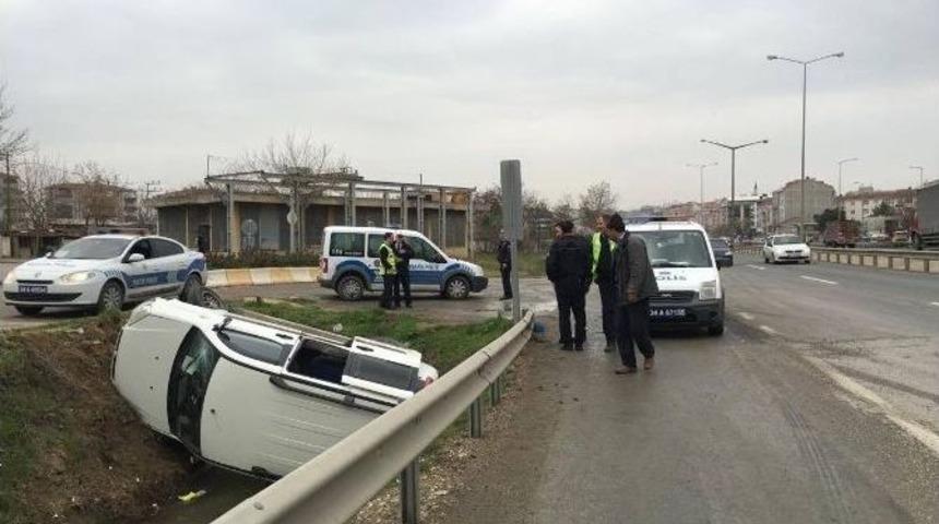 Takla Atan Ara&ccedil; Şarampole U&ccedil;tu: 3 Yaralı