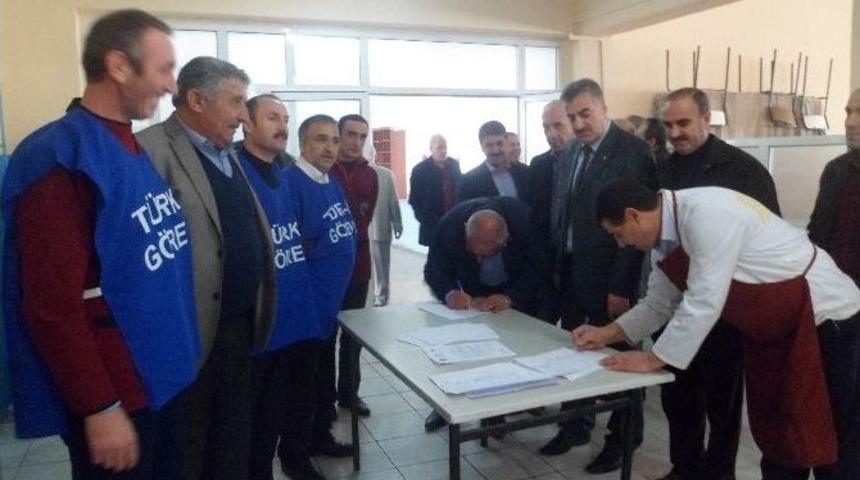 T&uuml;rk-iş&rsquo;ten İmza Kampanyası