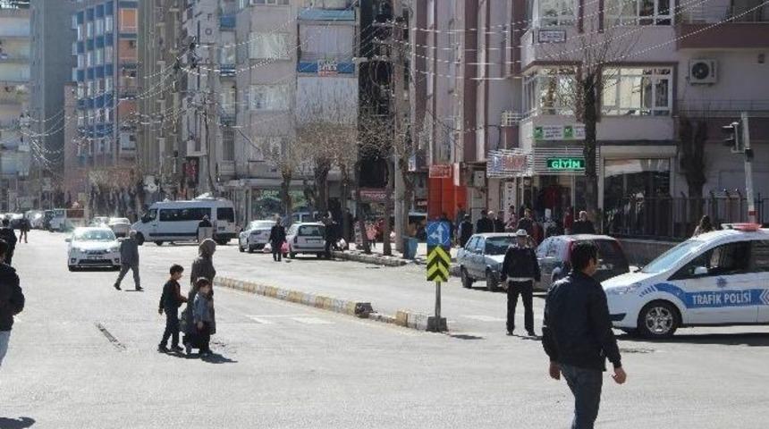 Diyarbakır&rsquo;da Sur&rsquo;a &Ccedil;ıkan T&uuml;m Yollar Kapatıldı