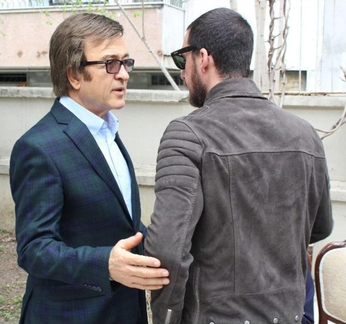 Minik Ser&ccedil;e, Annesine Veda Etti