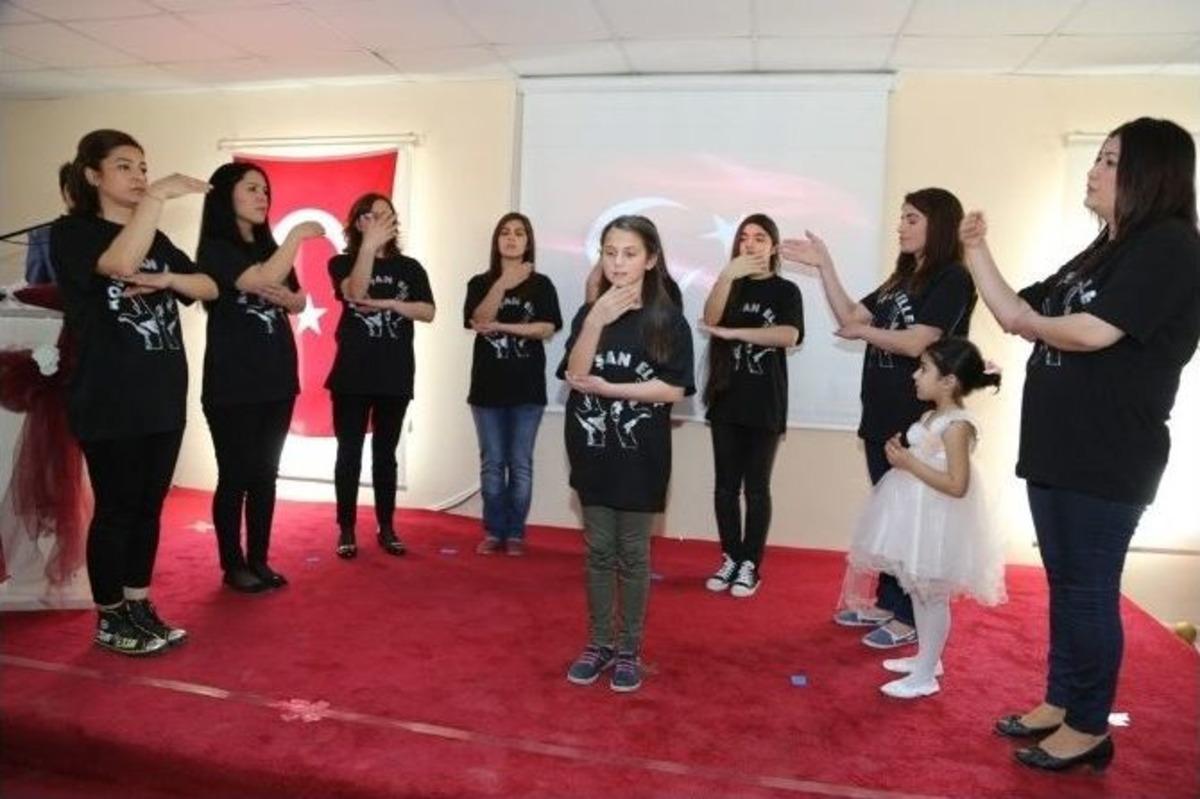 İşaret Dili İle İstiklal Marşı Duygulandırdı