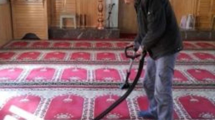 Yıldırım Belediyesi Camileri Temizliyor