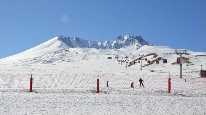 İl Ve B&ouml;lge M&uuml;d&uuml;rleri Vali D&uuml;zg&uuml;n Başkanlığında Erciyes&rsquo;te Toplandı