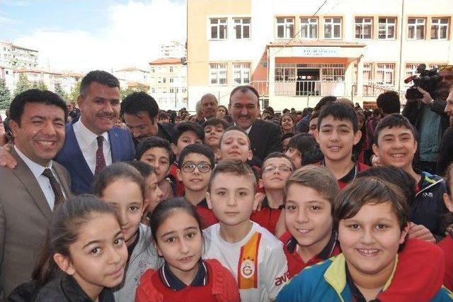 Öğrenciler Kendi Harçlıkları İle Bayırbucak Türkmenlerine Yardım Gönderdi