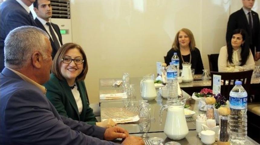 Fatma Şahin Kadın Çiftçilerle Yemekte Buluştu